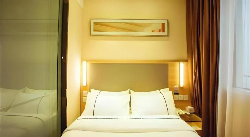 Bed in City Comfort Inn Wuzhou Bus Station