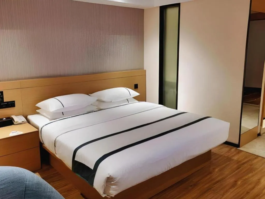 Bed in City Comfort Inn Liuzhou Wuxing Walking Street Zhonghuan Tower