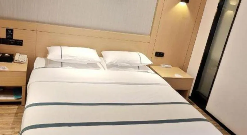 Bed in City Comfort Inn Liuzhou Wuxing Walking Street Zhonghuan Tower