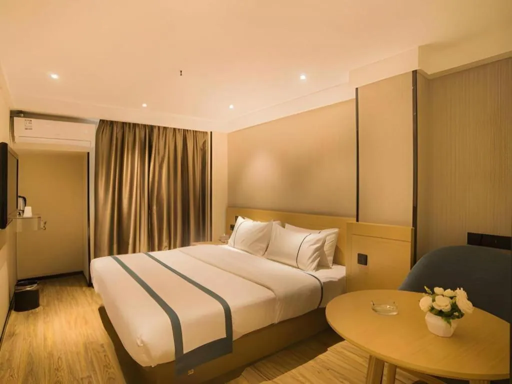 Bed in City Comfort Inn Liuzhou Wuxing Walking Street Zhonghuan Tower