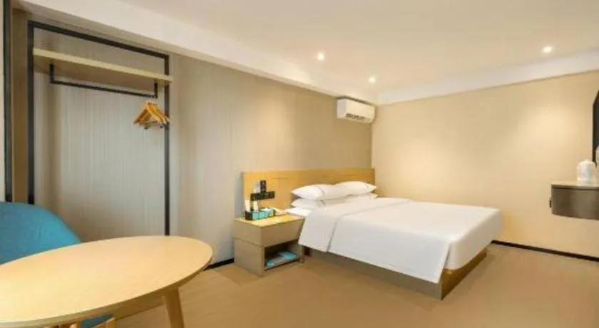 Bed in City Comfort Inn Liuzhou Wuxing Walking Street Zhonghuan Tower