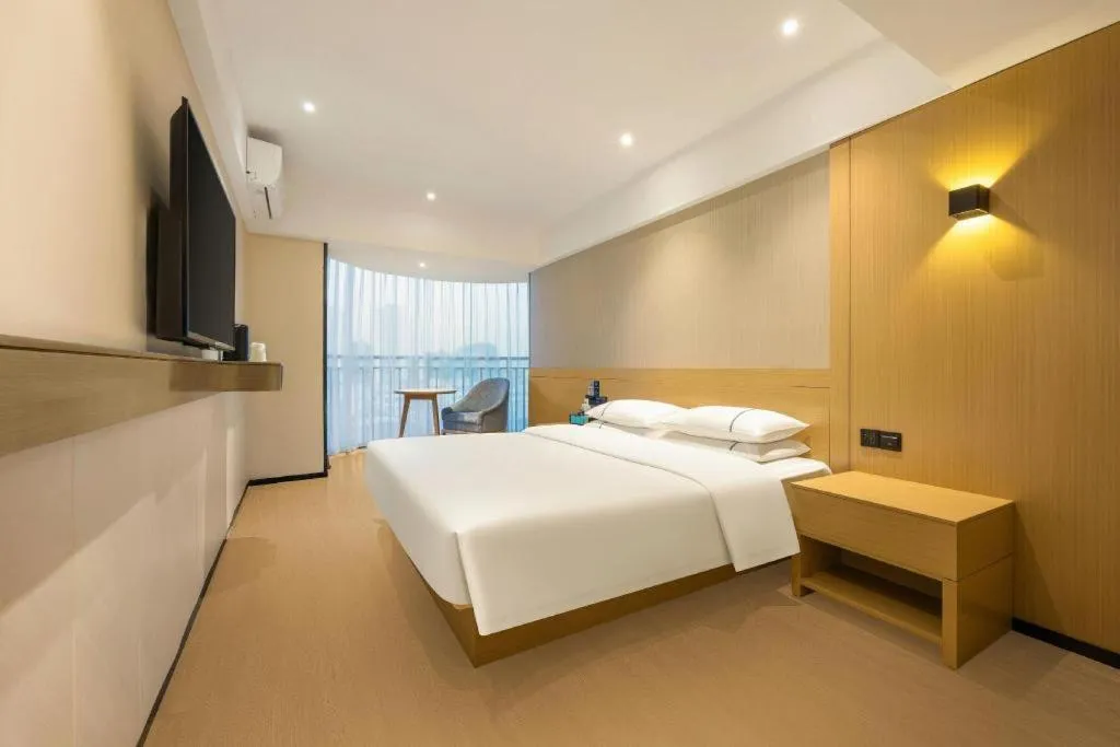Bed in City Comfort Inn Liuzhou Wuxing Walking Street Zhonghuan Tower
