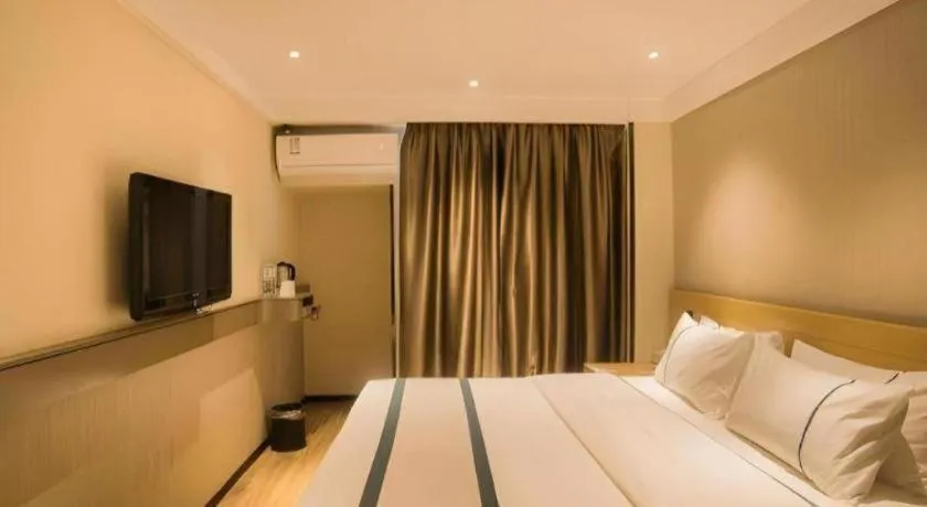Bed in City Comfort Inn Liuzhou Wuxing Walking Street Zhonghuan Tower