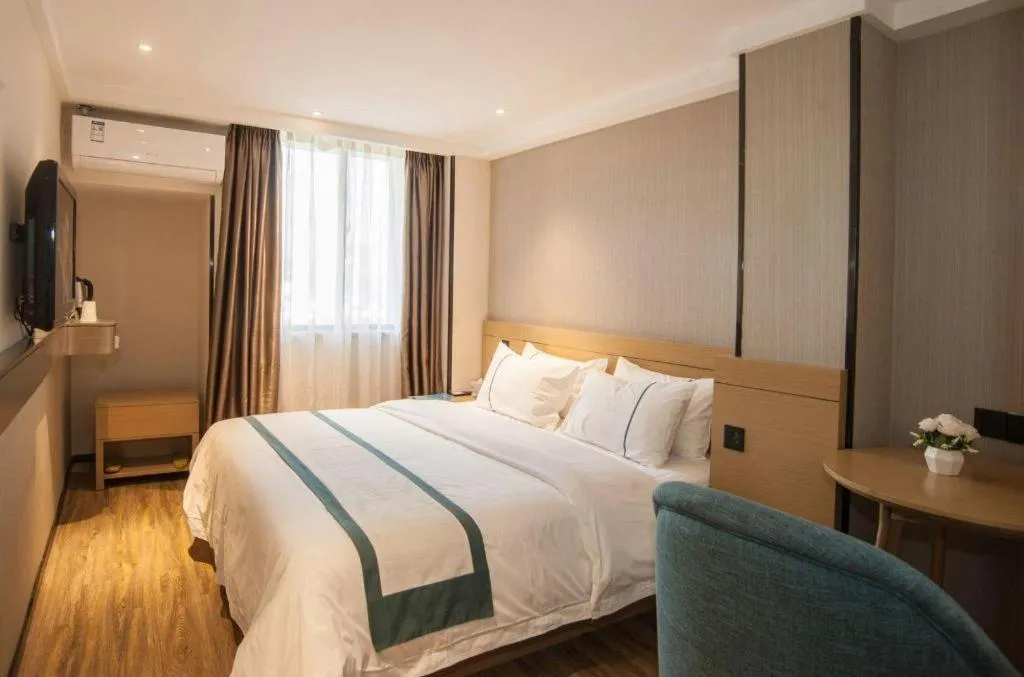 Bed in City Comfort Inn Liuzhou Wuxing Walking Street Zhonghuan Tower