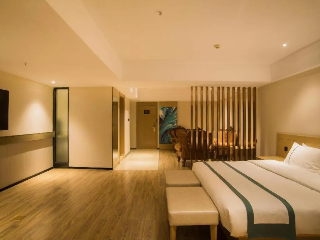 Bed in City Comfort Inn Liuzhou Wuxing Walking Street Zhonghuan Tower