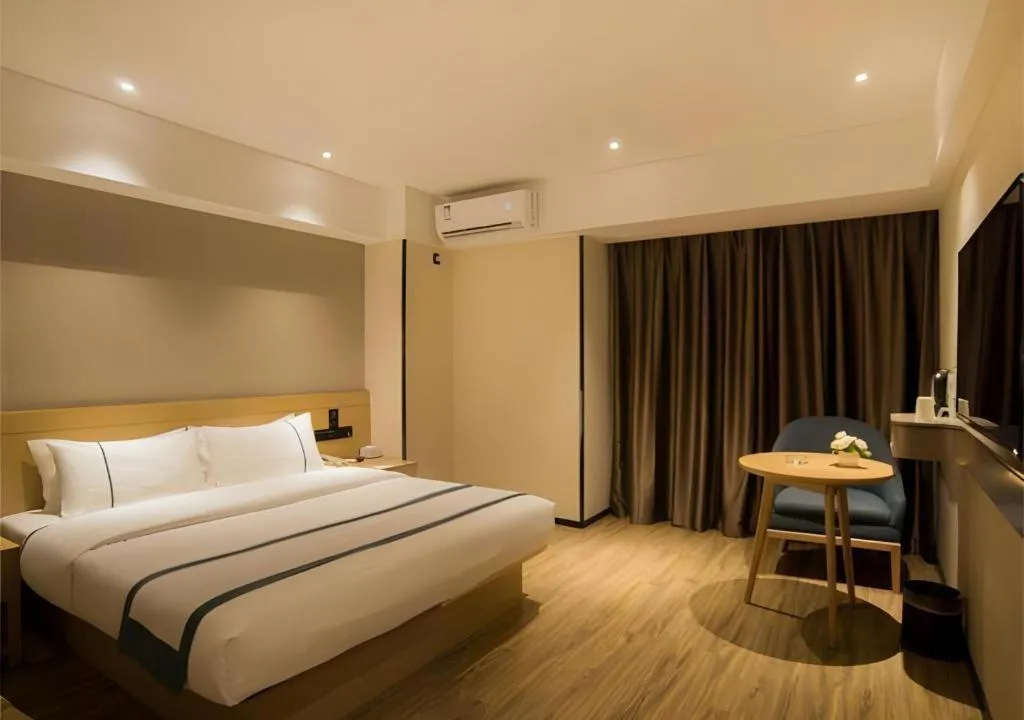 Bed in City Comfort Inn Liuzhou Wuxing Walking Street Zhonghuan Tower