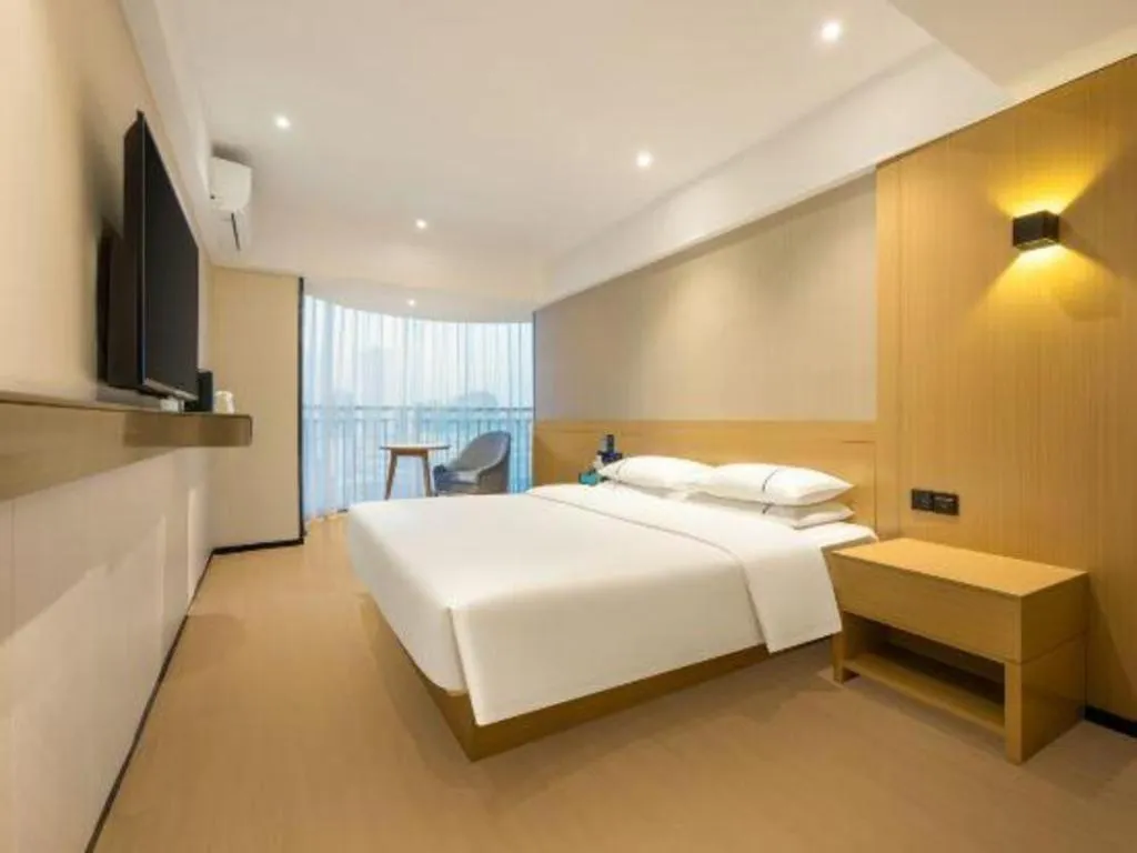 Bed in City Comfort Inn Liuzhou Wuxing Walking Street Zhonghuan Tower