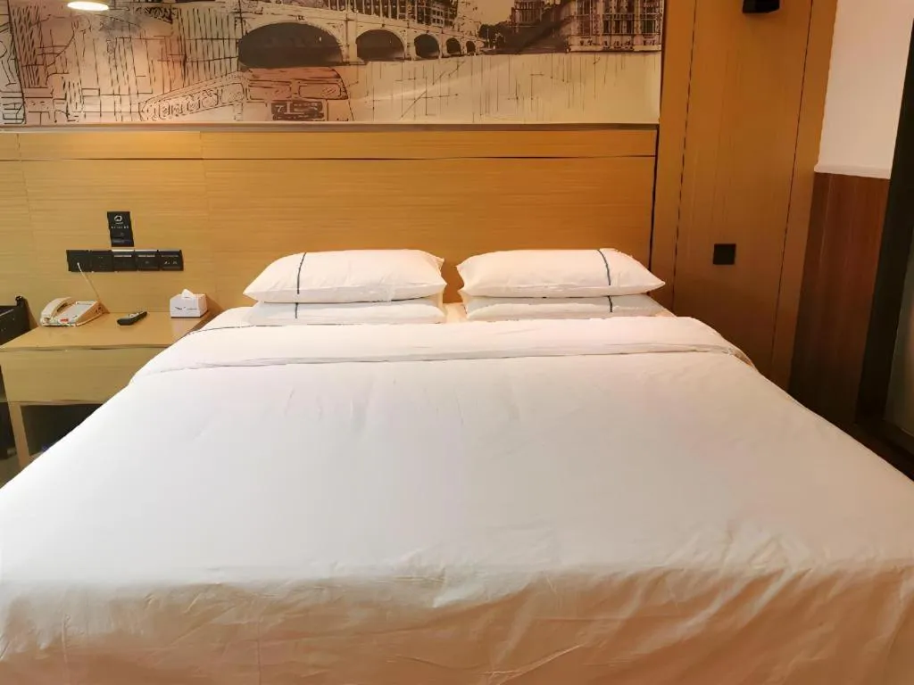 Bed in City Comfort Inn Xiaogan Xiaochang Bus Passenger Station