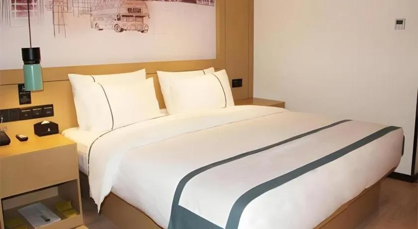 Bed in City Comfort Inn Jinzhou Bohai University Wanda Plaza