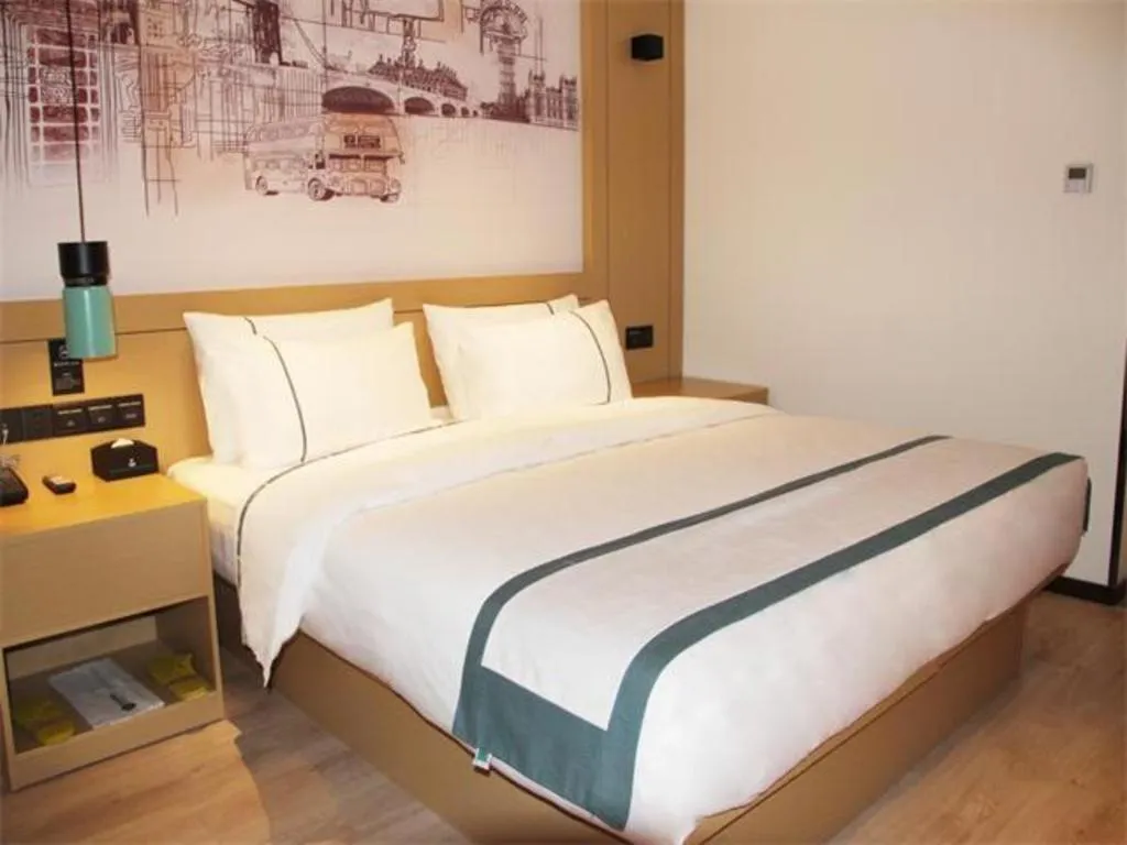 Bed in City Comfort Inn Jinzhou Bohai University Wanda Plaza