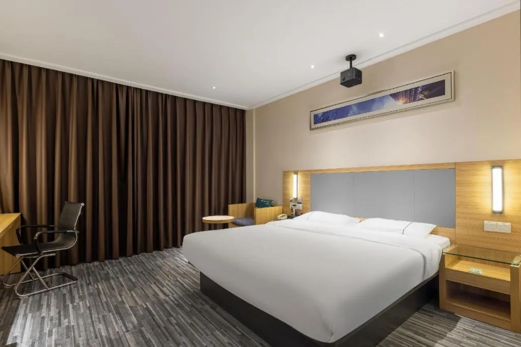 Bed in City Comfort Inn Zhanjiang South Railway Station