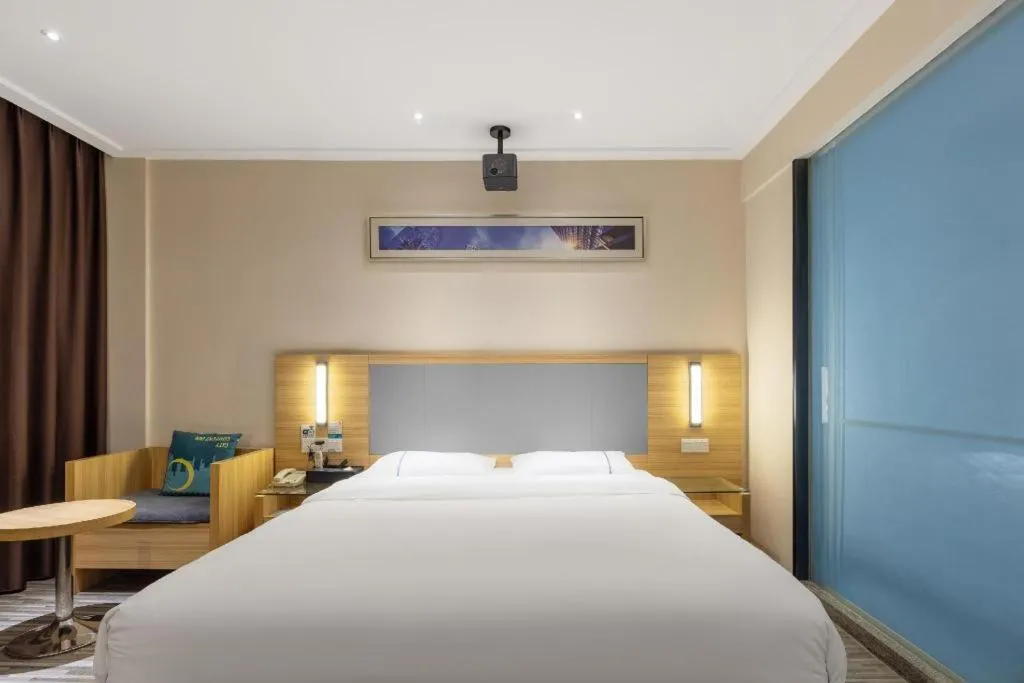 Bed in City Comfort Inn Zhanjiang South Railway Station