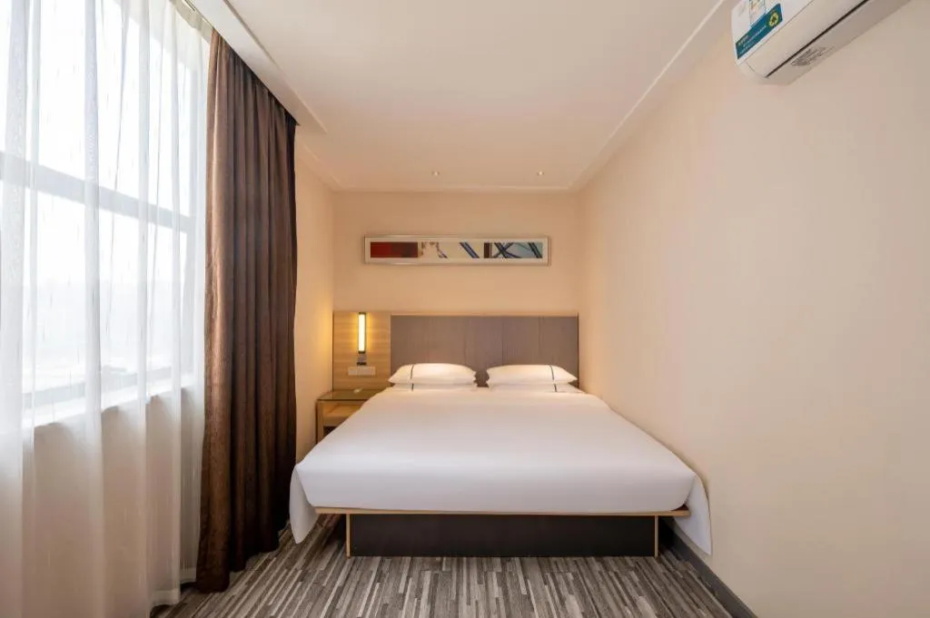 Bed in City Comfort Inn Zhanjiang South Railway Station