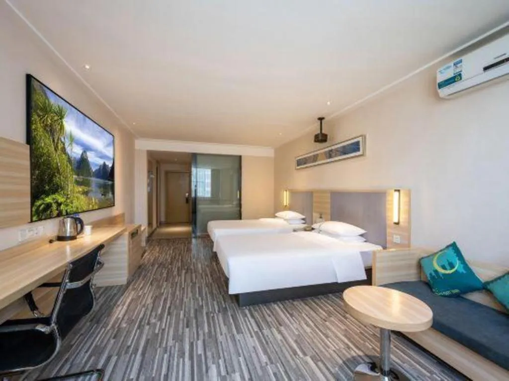 Bed in City Comfort Inn Zhanjiang South Railway Station