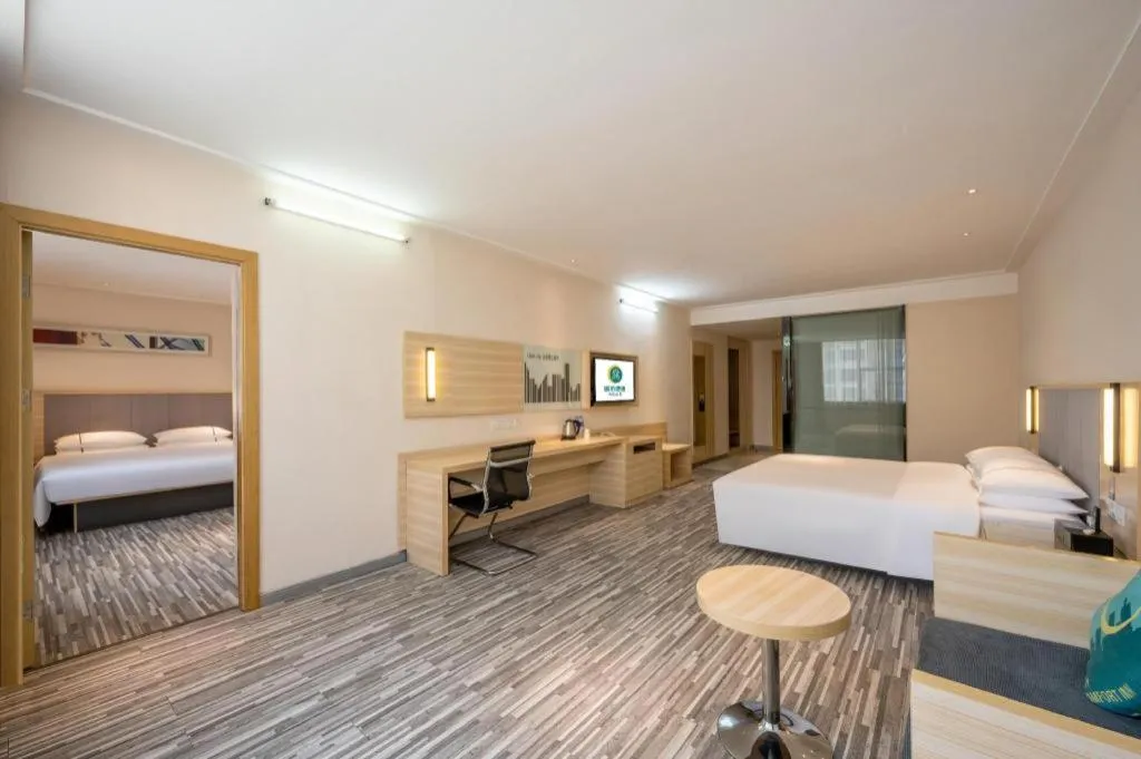 Bed in City Comfort Inn Zhanjiang South Railway Station