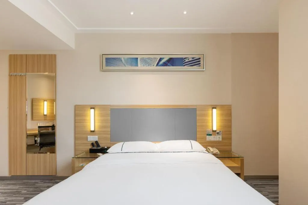 Bed in City Comfort Inn Zhanjiang South Railway Station