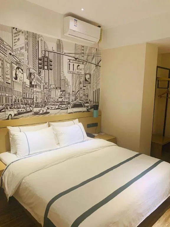 Bed in City Comfort Inn Liuzhou Chengzhong Wanda Haiguan