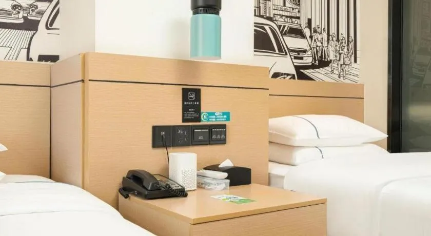 Bed in City Comfort Inn Liuzhou Chengzhong Wanda Haiguan