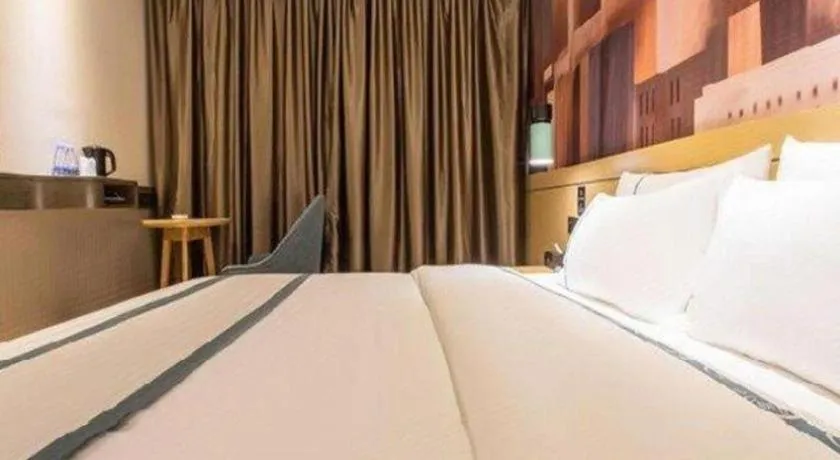 Bed in City Comfort Inn Liuzhou Chengzhong Wanda Haiguan
