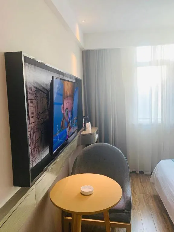 Bed in City Comfort Inn Liuzhou Chengzhong Wanda Haiguan