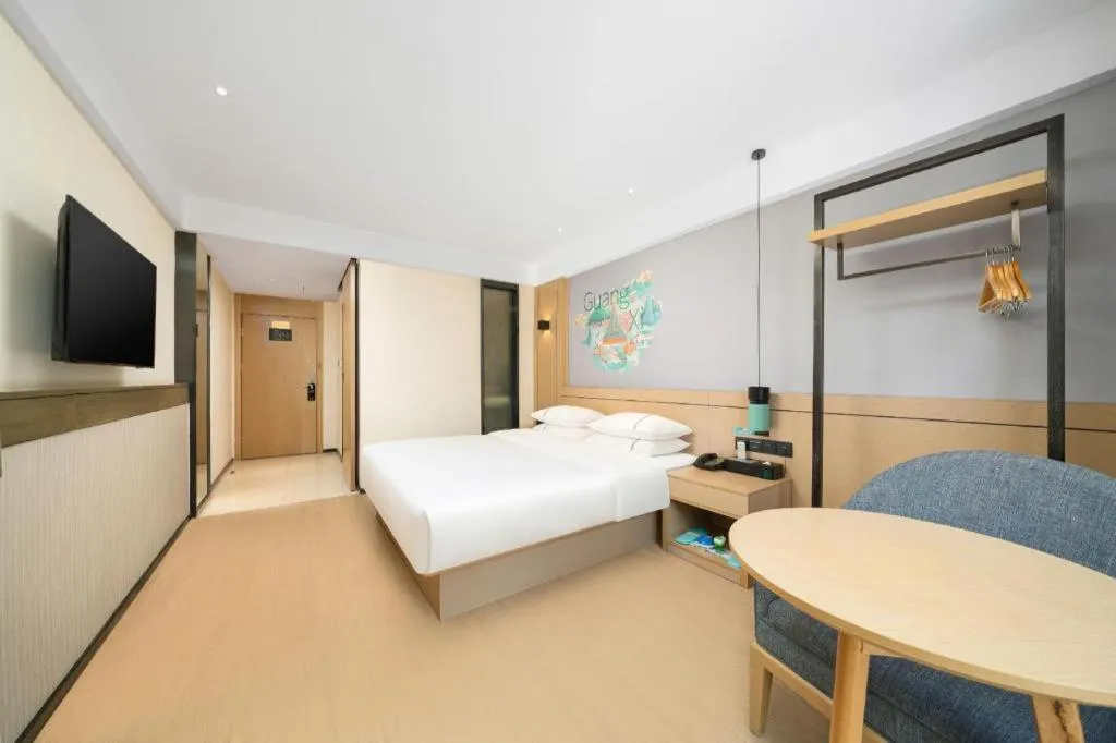 Bed in City Comfort Inn Liuzhou Chengzhong Wanda Haiguan