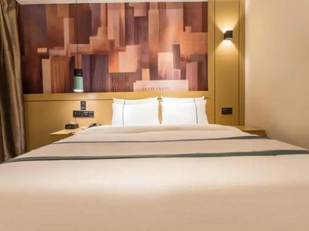 Bed in City Comfort Inn Liuzhou Chengzhong Wanda Haiguan