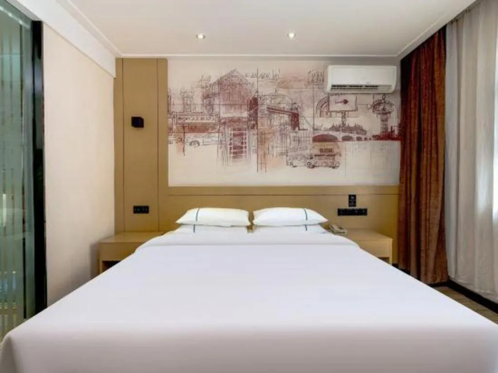 Bed in City Comfort Inn Guigang Hecheng Wanda Plaza