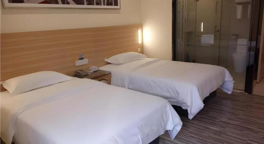 Bed in City Comfort Inn Zhongshan Dongsheng One Plus One