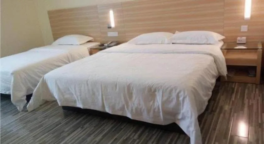Bed in City Comfort Inn Zhongshan Dongsheng One Plus One
