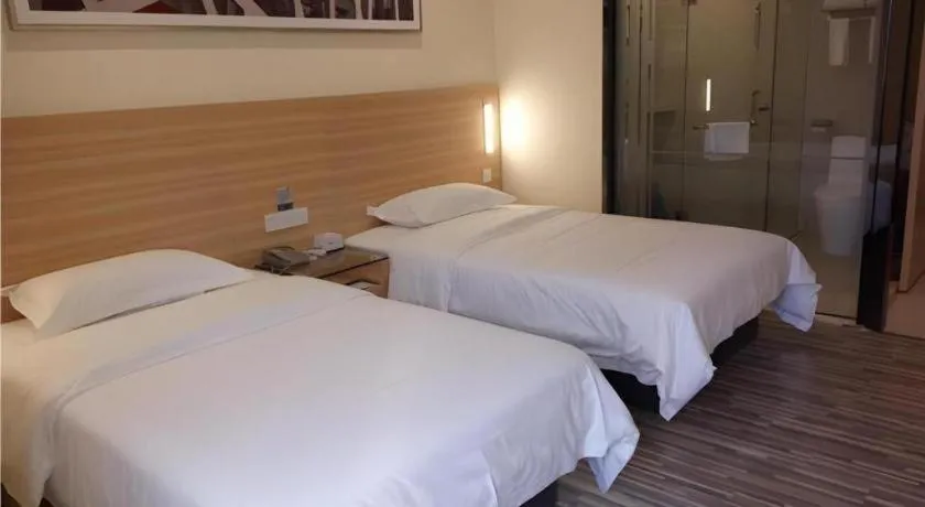 Bed in City Comfort Inn Zhongshan Dongsheng One Plus One