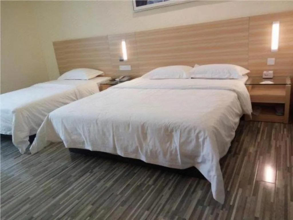 Bed in City Comfort Inn Zhongshan Dongsheng One Plus One