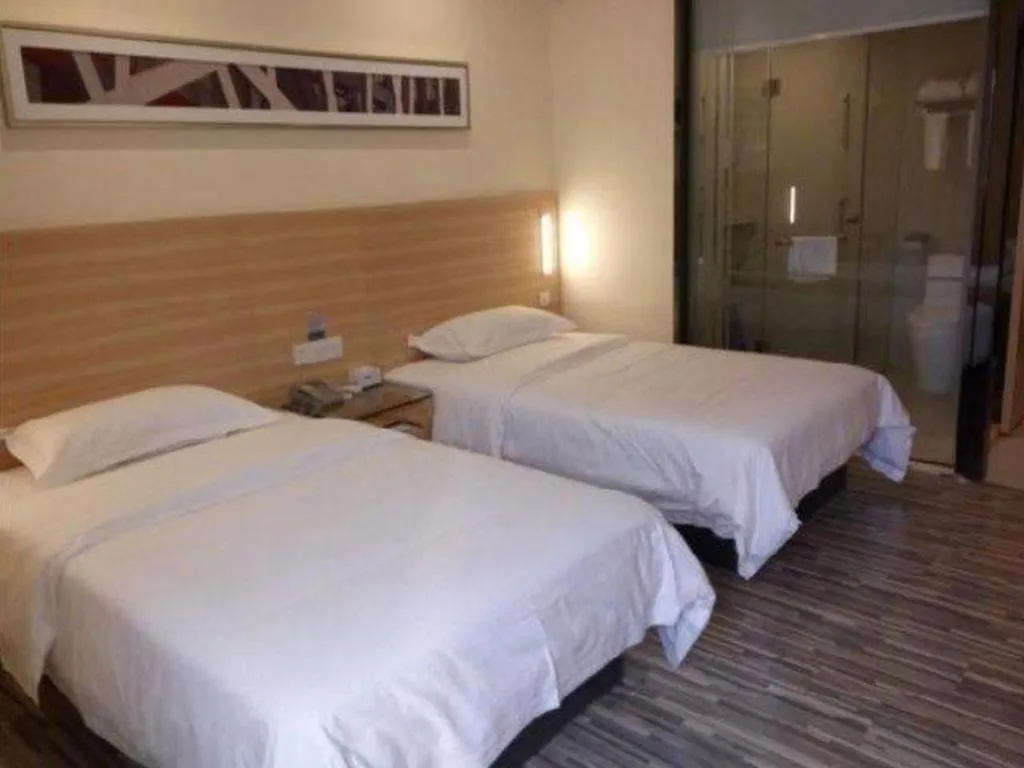 Bed in City Comfort Inn Zhongshan Dongsheng One Plus One