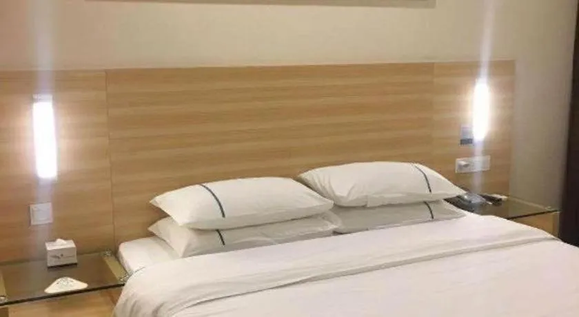Bed in City Comfort Inn Zhongshan Dongsheng One Plus One