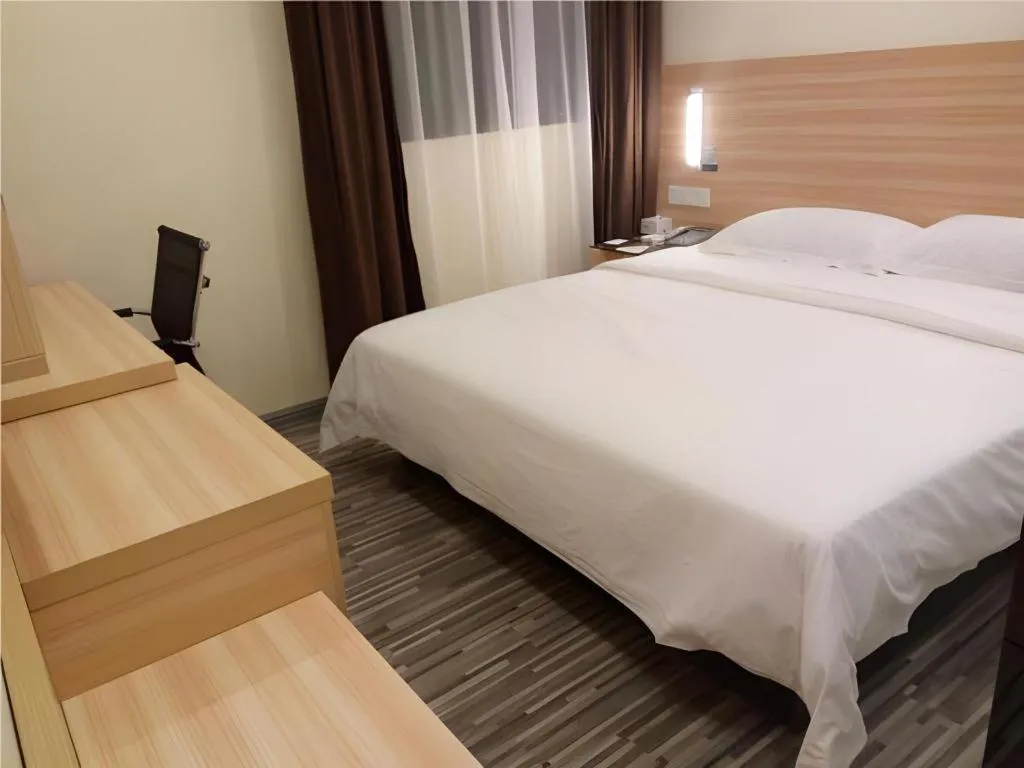 Bed in City Comfort Inn Zhongshan Dongsheng One Plus One