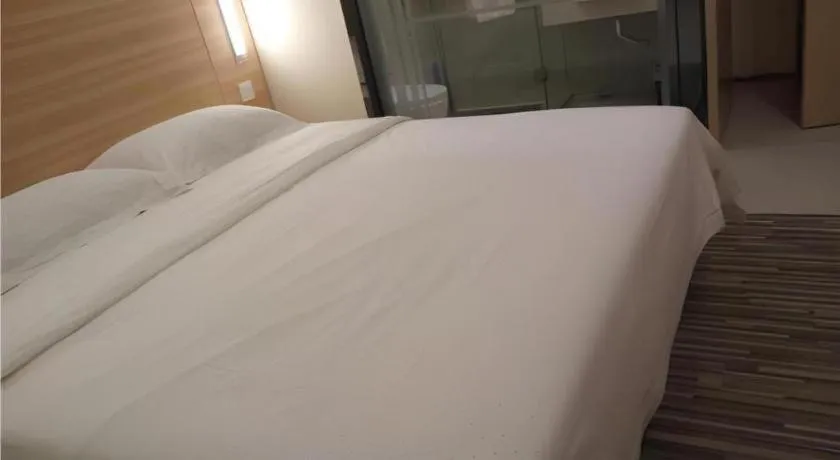 Bed in City Comfort Inn Zhongshan Dongsheng One Plus One