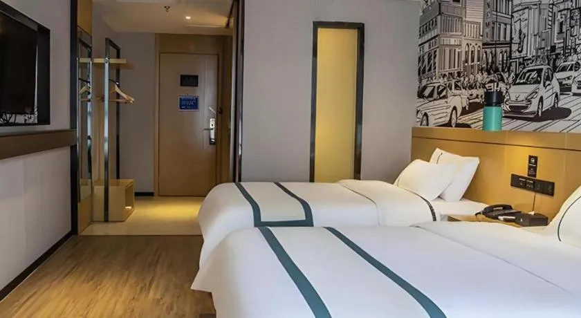 Bed in City Comfort Inn Liupanshui Sports Center