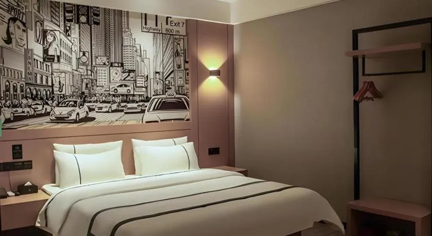 Bed in City Comfort Inn Liupanshui Sports Center