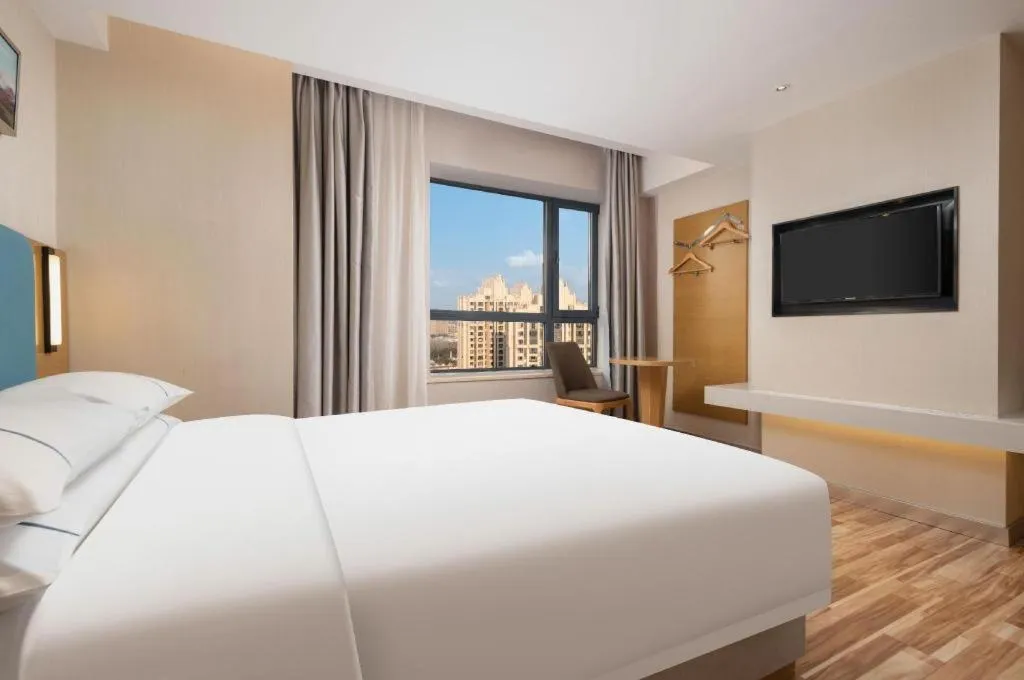 Bed in City Comfort Inn Jingzhou Wanda Plaza