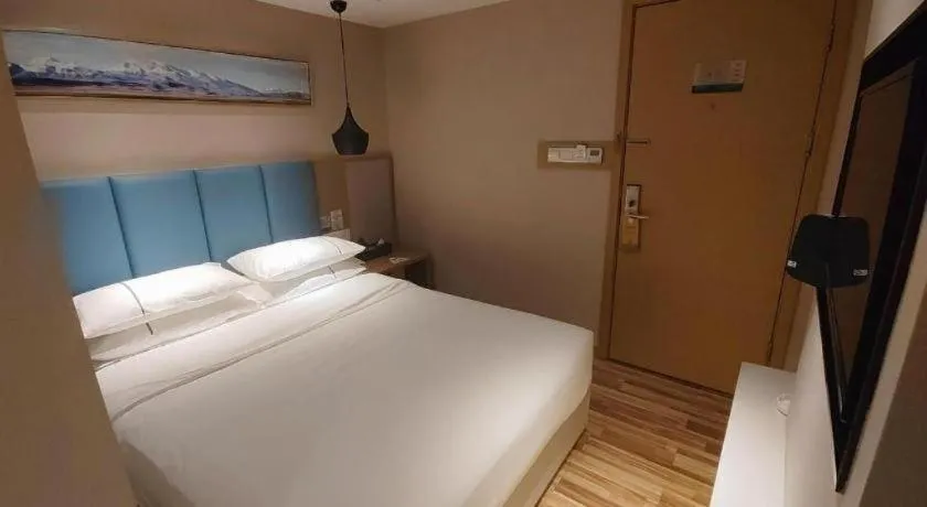 Bed in City Comfort Inn Jingzhou Wanda Plaza