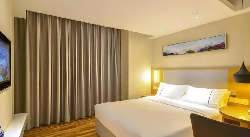 Bed in City Comfort Inn Jingzhou Wanda Plaza