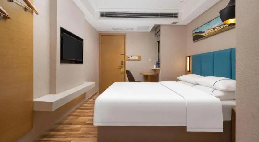 Bed in City Comfort Inn Jingzhou Wanda Plaza