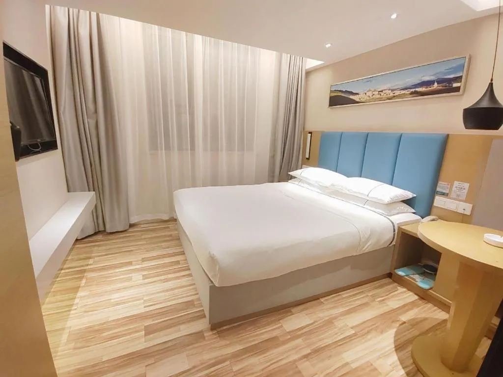 Bed in City Comfort Inn Jingzhou Wanda Plaza