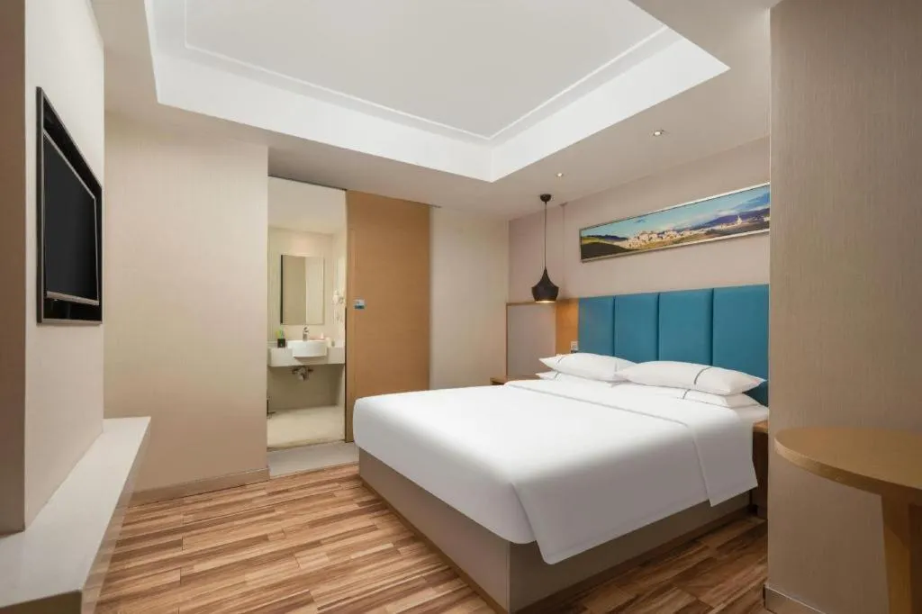 Bed in City Comfort Inn Jingzhou Wanda Plaza