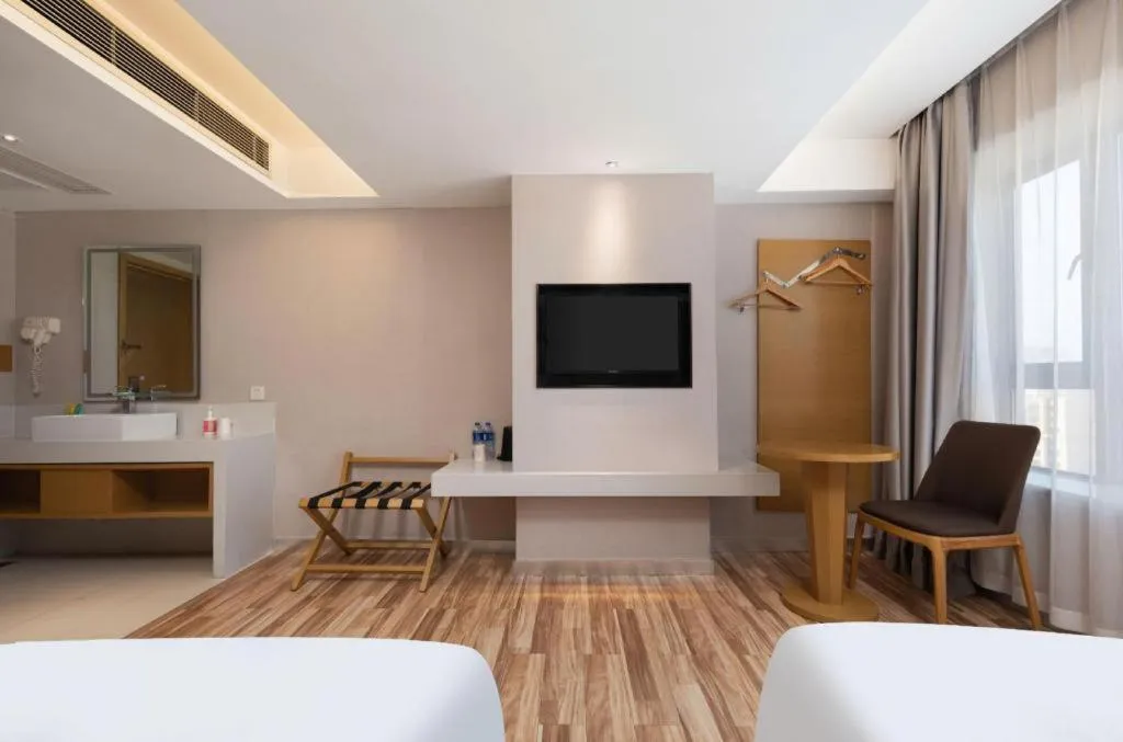 Bed in City Comfort Inn Jingzhou Wanda Plaza