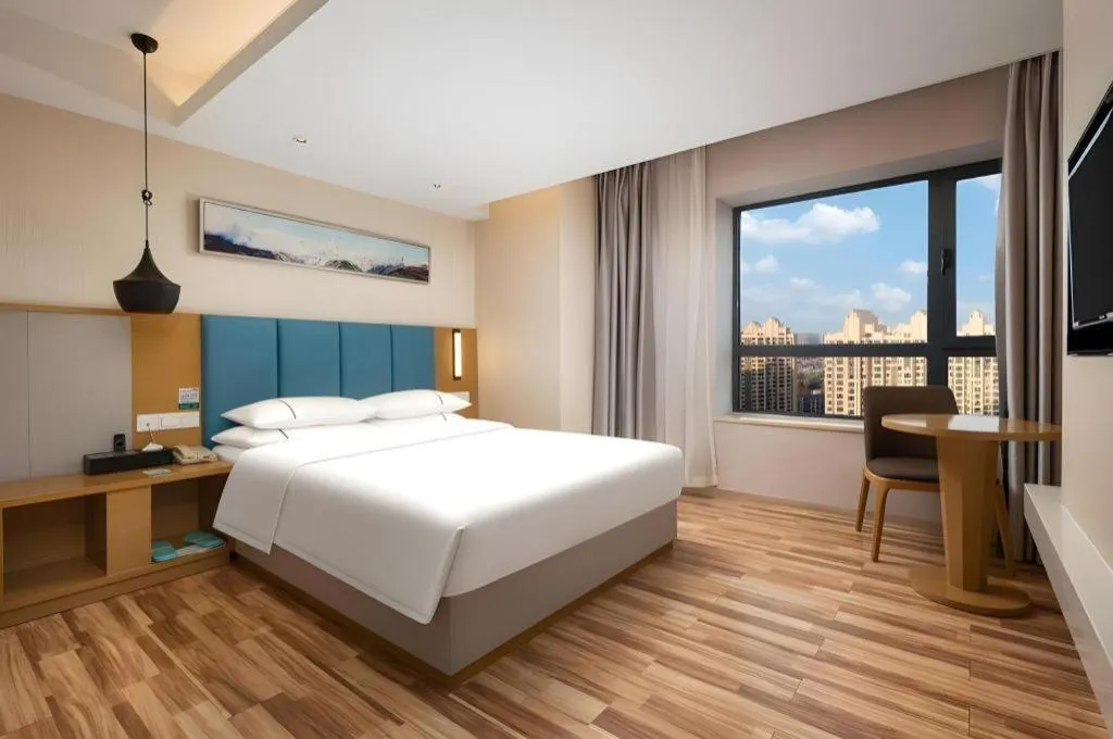 Bed in City Comfort Inn Jingzhou Wanda Plaza