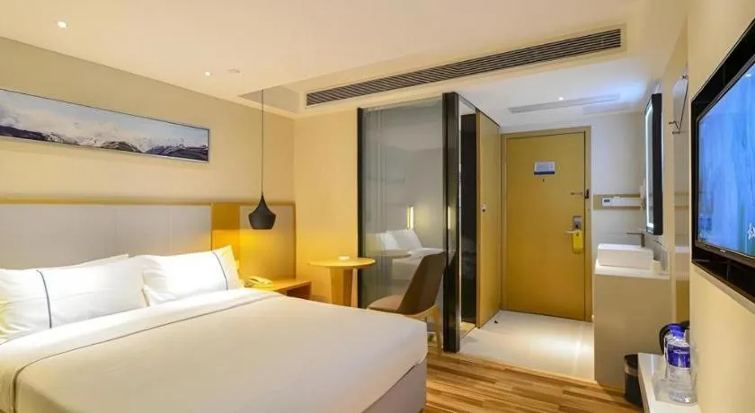 Bed in City Comfort Inn Jingzhou Wanda Plaza