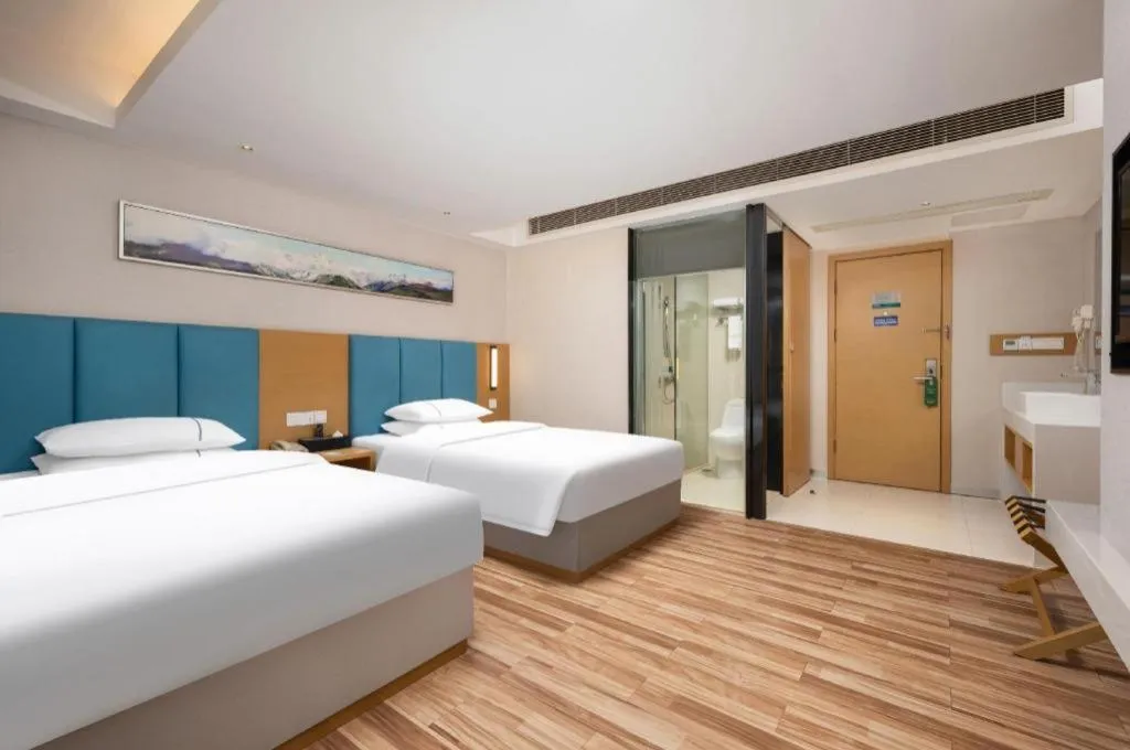 Bed in City Comfort Inn Jingzhou Wanda Plaza