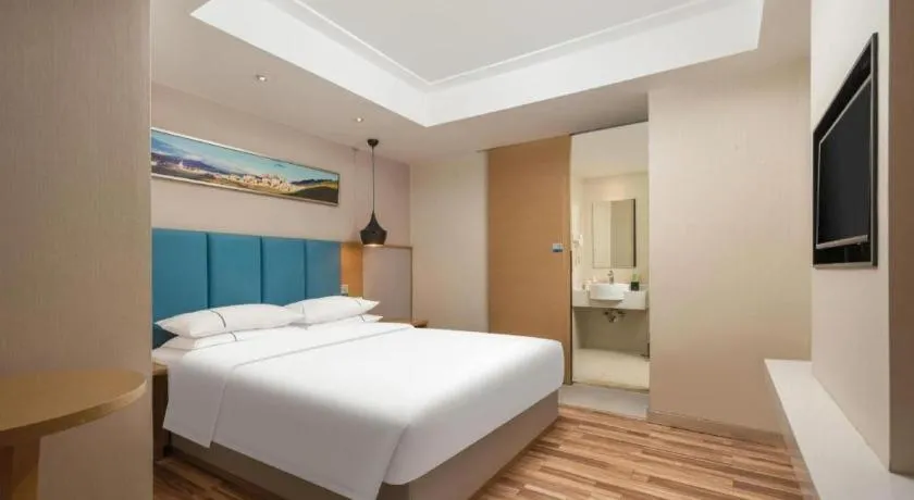 Bed in City Comfort Inn Jingzhou Wanda Plaza