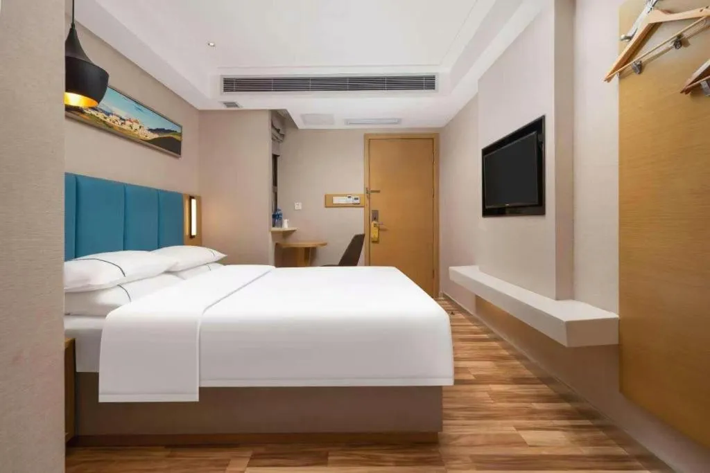 Bed in City Comfort Inn Jingzhou Wanda Plaza