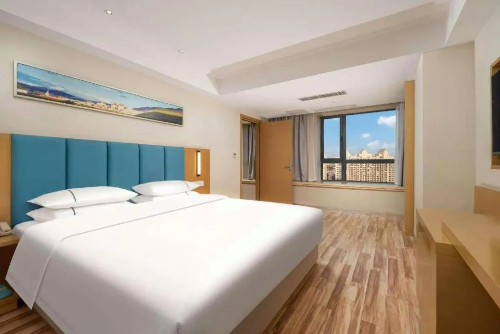Bed in City Comfort Inn Jingzhou Wanda Plaza